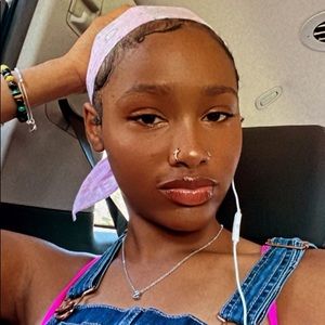 Meet your Posher, Joy